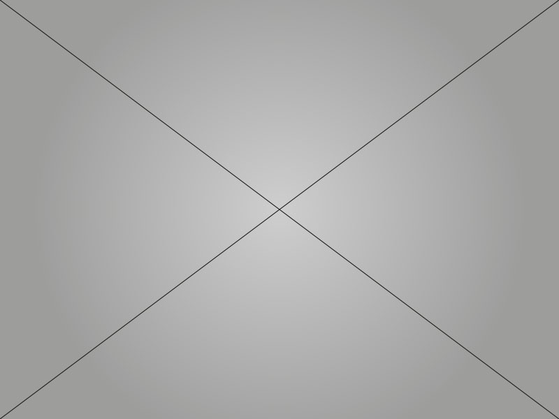 Gebäudeeingang mit einem automatischen Schiebefalttor